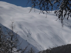 Grandes plaques sur la face nord de Costa Rouenda (Hautes-Alpes), photo : Carnets d'Aventures