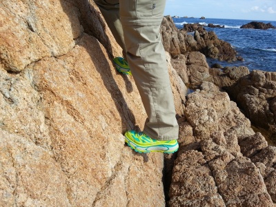 Test en terrain varié (ici du granite), les Hoka (semelles et chaussure complète) peu rigides car conçues pour le trail et pas pour l'escalade !