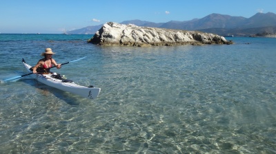 Kayak de mer en Corse début septembre, je porte les Clearwater toute la journée (navigation, accostages et même nage)