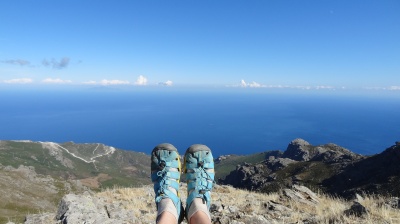 Sommet du monte Stellu (1300m env.) au cap Corse, 1000m de D+ avec les Clearwater (+chaussettes), ça passe!