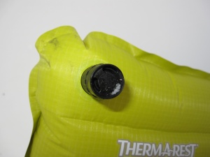 Matelas de sol Thermarest Neoair (regular) valve de gonflage