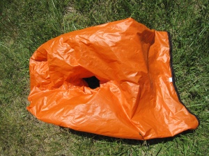Le sac étanche interne avec son "trou" cylindrique pour le maintien de la forme du sac