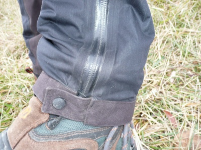 Bas du pantalon (les parties sollicitées sont protégées par une épaisseur de Cordura)