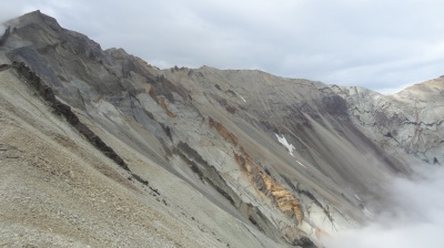 Les montagnes de rhyolite colorée, magnifique ! Au-dessus de la Kjos. Il faut les voir en vrai !