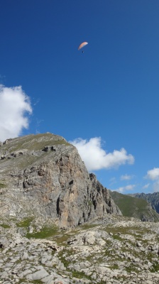 Vol en Italie, haut val Maira, au-dessus du refuge et cascade de Stroppia
