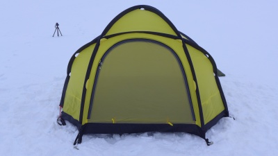 Comme sur la plupart des tentes dômes, il faut en premier lieu monter la tente intérieure.