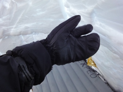 Les gants Racer LTK dans l'igloo