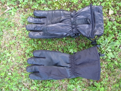 Les gant chauffants Volt Alpine 7v (en bas) et Titan (en haut)