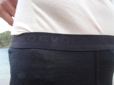 Zoom sur la bande élastique de la taille (porté avec le t-shirt Devold Breeze)