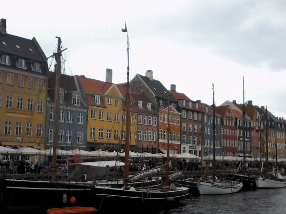 Le quartier de Nyhavn par temps gris
