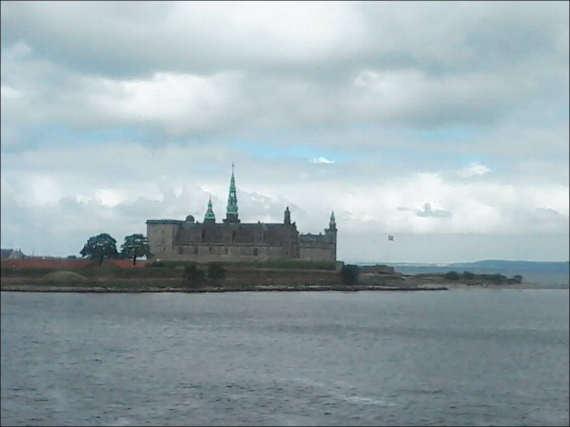 Le château de Kronborg (Hamlet), vu du ferry. Juste un petit rappel.