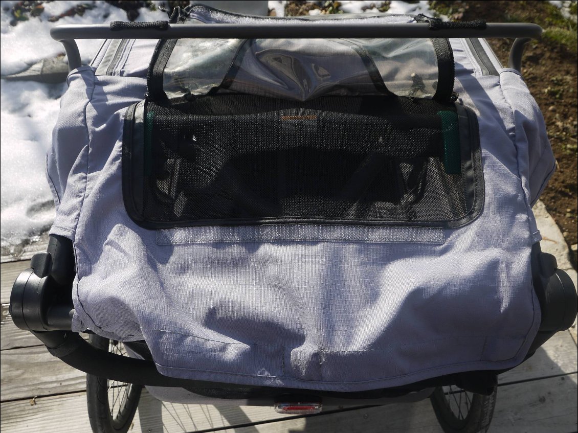 Remorque vélo enfant 2 places Nordic Cab Urban - aération arrière