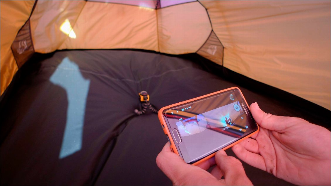 Le retour sur un écran est indispensable pour comprendre ce que la caméra voit : on a essayé de rendre compte de l'espace intérieur de chaque tente avec des visites virtuelles...