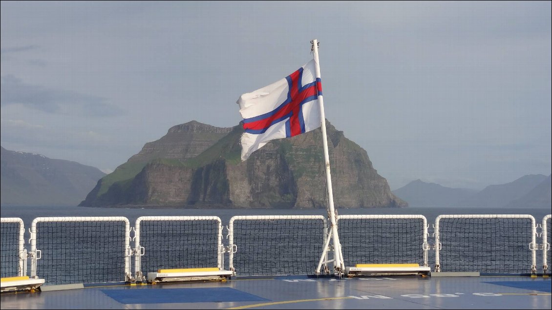 Sur le navire Norröna, en passant au milieu des îles Féroé.
Photo : Johanna