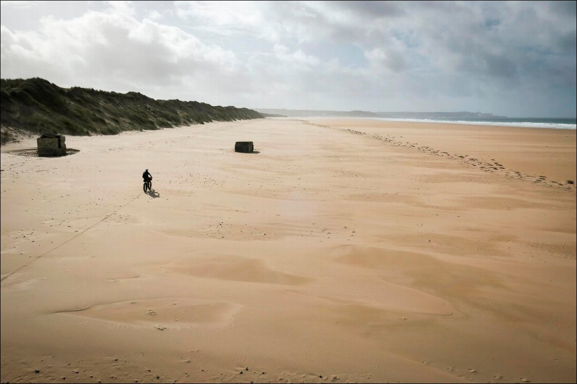 À marée basse, l'immensité de l'anse de Vauville est époustouflante.
Fatbike et parapente en Normandie
Photo : Anthony