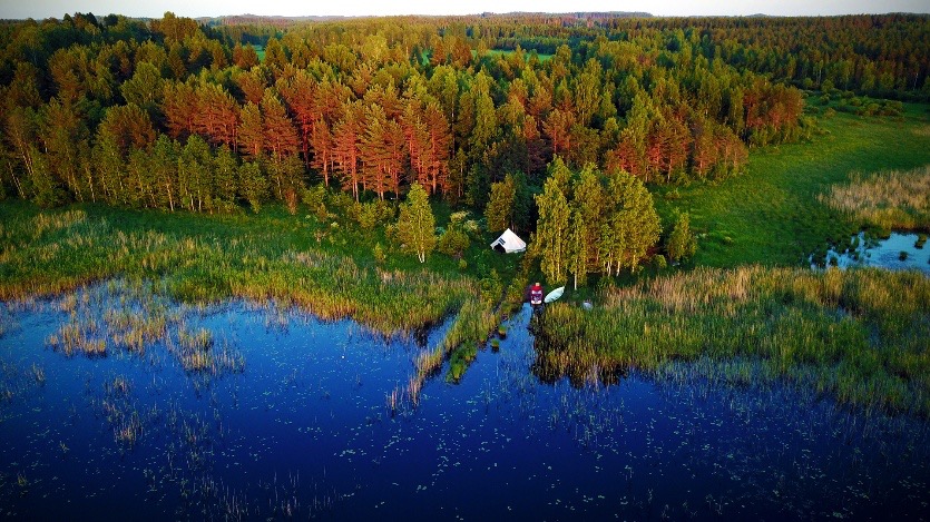 SupervagabondS.
3 mois et demi de canoë en Suomi (Finlande) en autonomie complète.
Voir leur carnet complet sur Mytrip