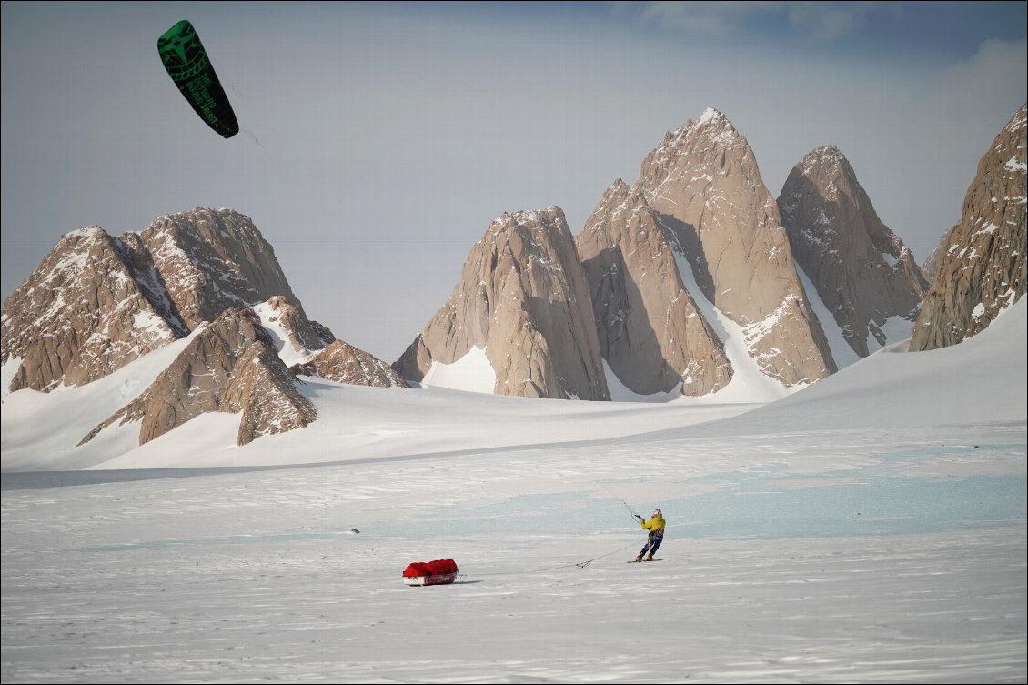 Spectre Expedition, snowkite et escalade en Antarctique
Photo : Jean Burgun