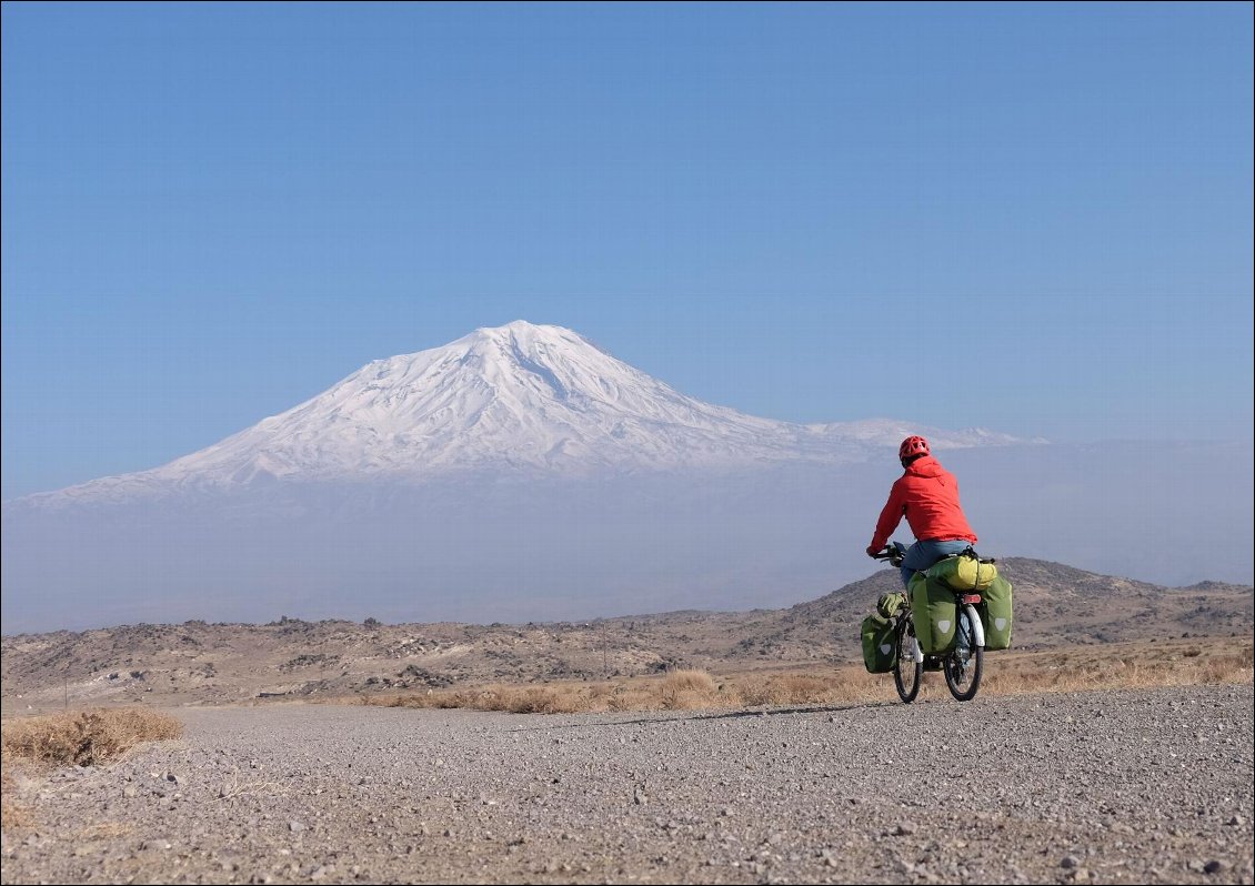 Au pied du mont Ararat, frontière entre la Turquie et l'Arménie, juste avant l'Iran
