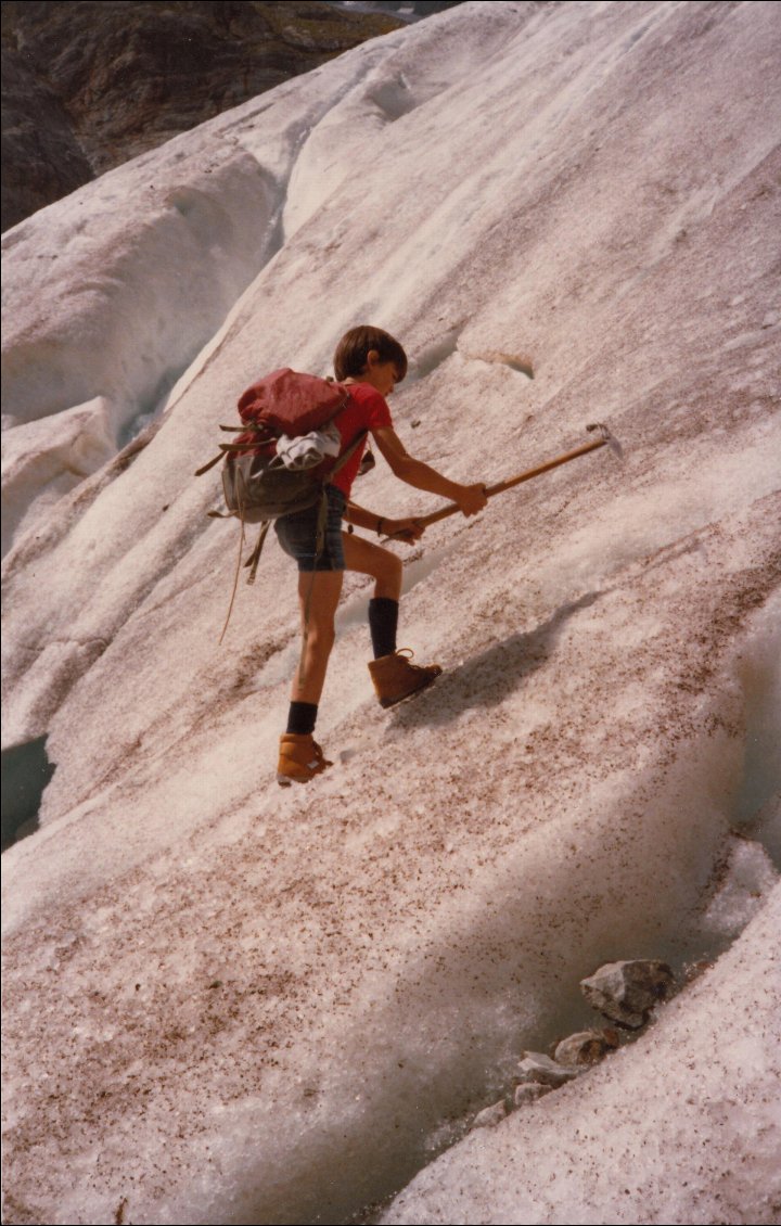 Guillaume (âgé de 10 ans) en 1985 sur la glacier Blanc.
Photo : Annick Blanc