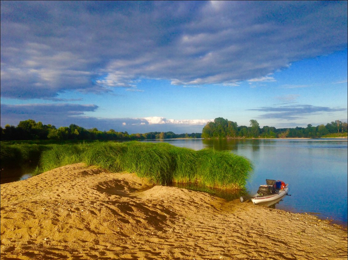 Bivouac sur la Loire.
La Loire en standup paddle.
Photo Pierre Lesueur