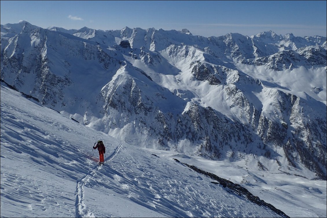 Queyras. La diagonale du massif à ski de rando bivouac.
Photo : Guillaume Blanc