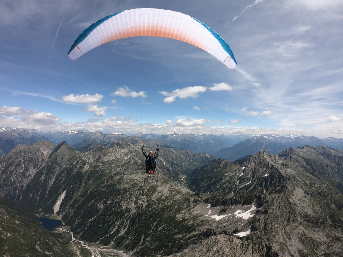 Les Alpes vues du ciel. Traversée de l'arc alpin en parapente.
Photo : Sébastien Remillieux