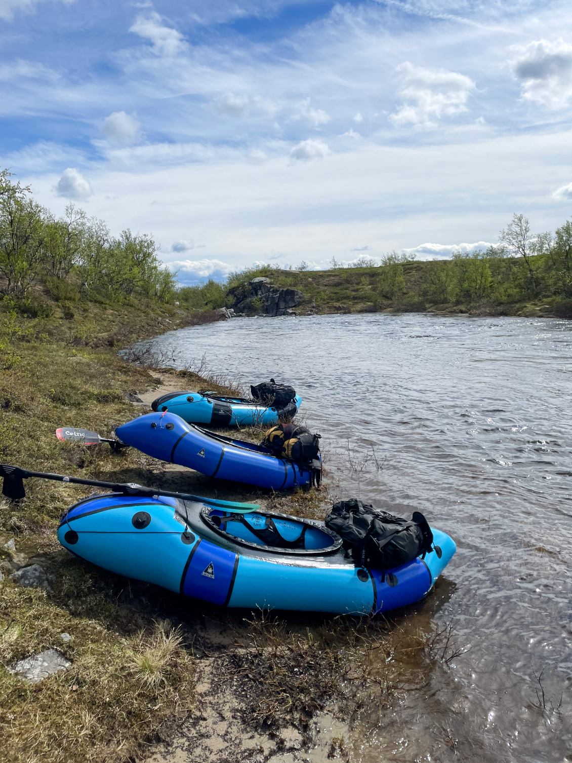 Rando-packraft sur les rivières sauvages de Laponie suédoise.
Photo : Sylvain Rebillard