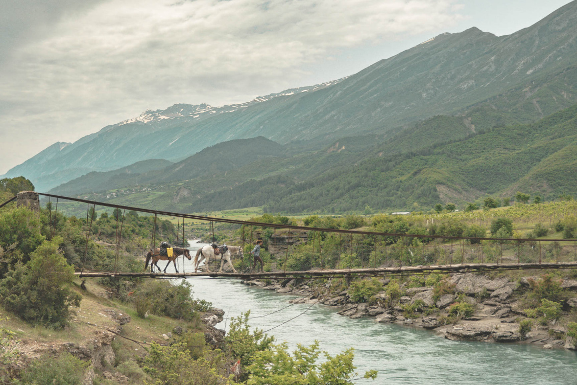 En Selle : à vélo et cheval vers le Kirghizistan. Albanie.
Photo : Quentin Boëhm