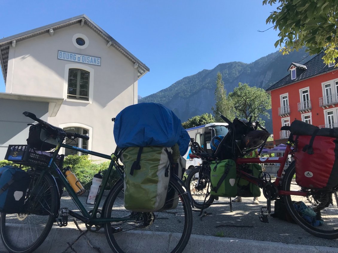 Jour 5 : journée vélo, train, bus pour atteindre Bourg d'Oisans