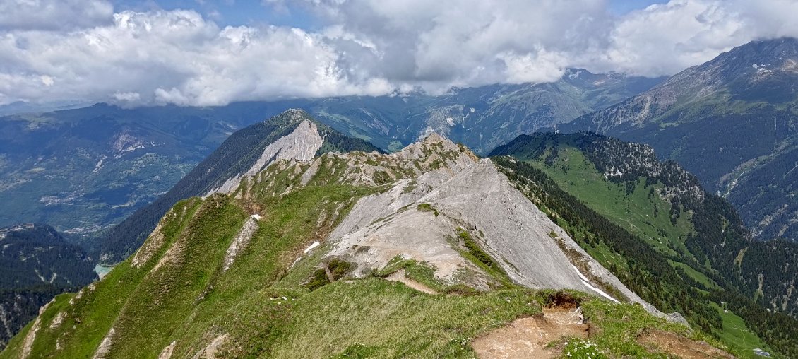 J35 - Les exceptionnelles crêtes du Mont Charvet, très techniques mais magnifiques tout du long.