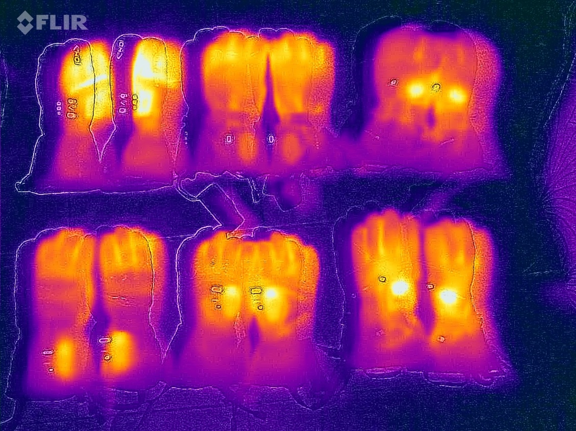 De gauche à droite et de haut en bas : Ekoï Heat Concept 3, G-Heat Evo-3, Therm-ic Powergloves 3+1, Racer Heat 4, Racer Connectic 4, Therm-ic Ultra heat boost gloves, tous à leur puissance maximale de chauffe. On voit que les Evo-3 sont dans la moyenne chauffage/isolation.