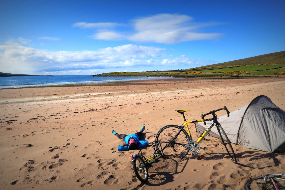 #29 Marion Barbarin et Julien Montagnier.
Premier bivouac sur notre tour des Highlands à vélo, face à la mer et avec le soleil, cela tient du miracle en Ecosse !
